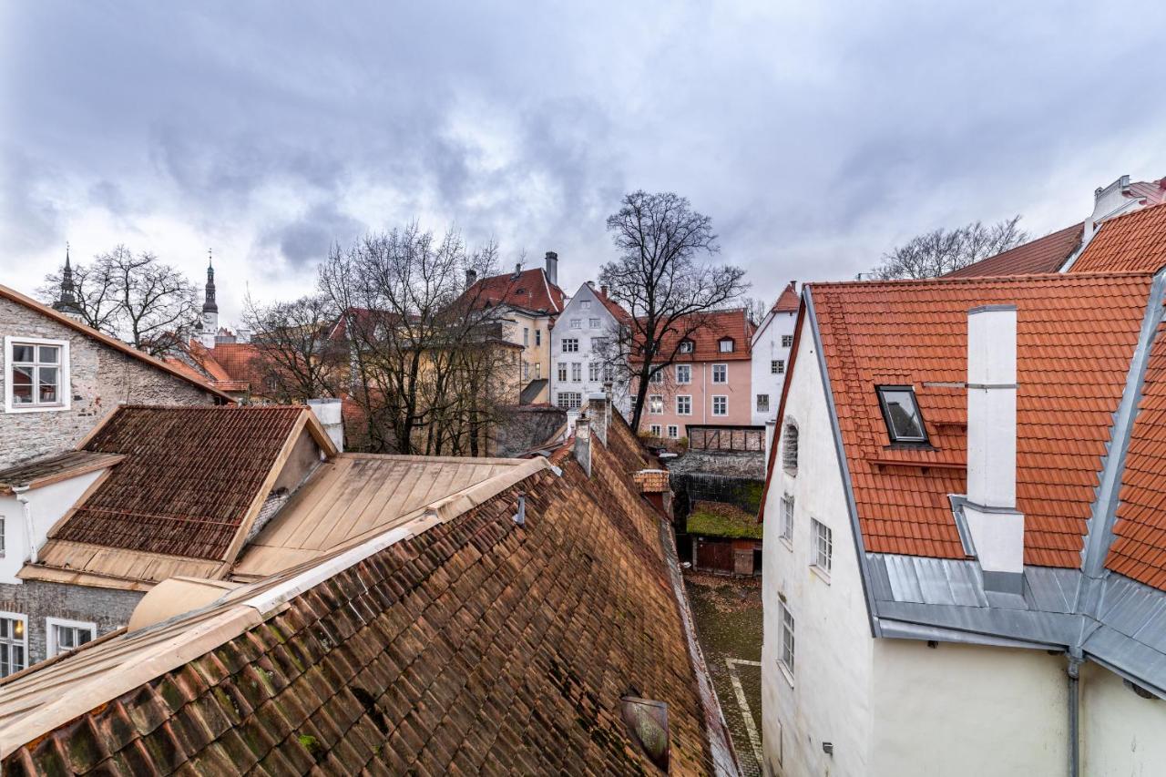Roofs Of The Old Tallinn Guest House Eksteriør billede